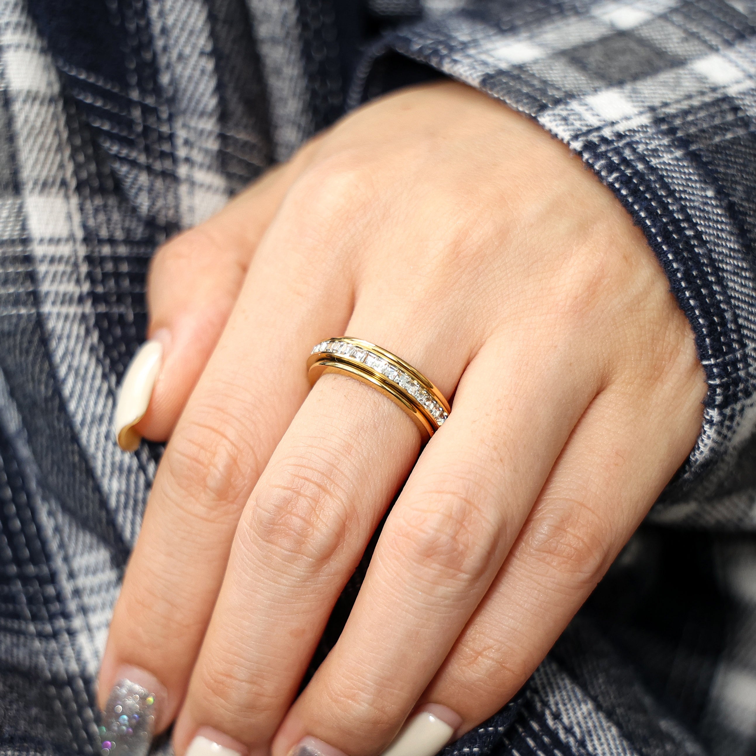 Veronica Pavé Spinner Fidget Ring